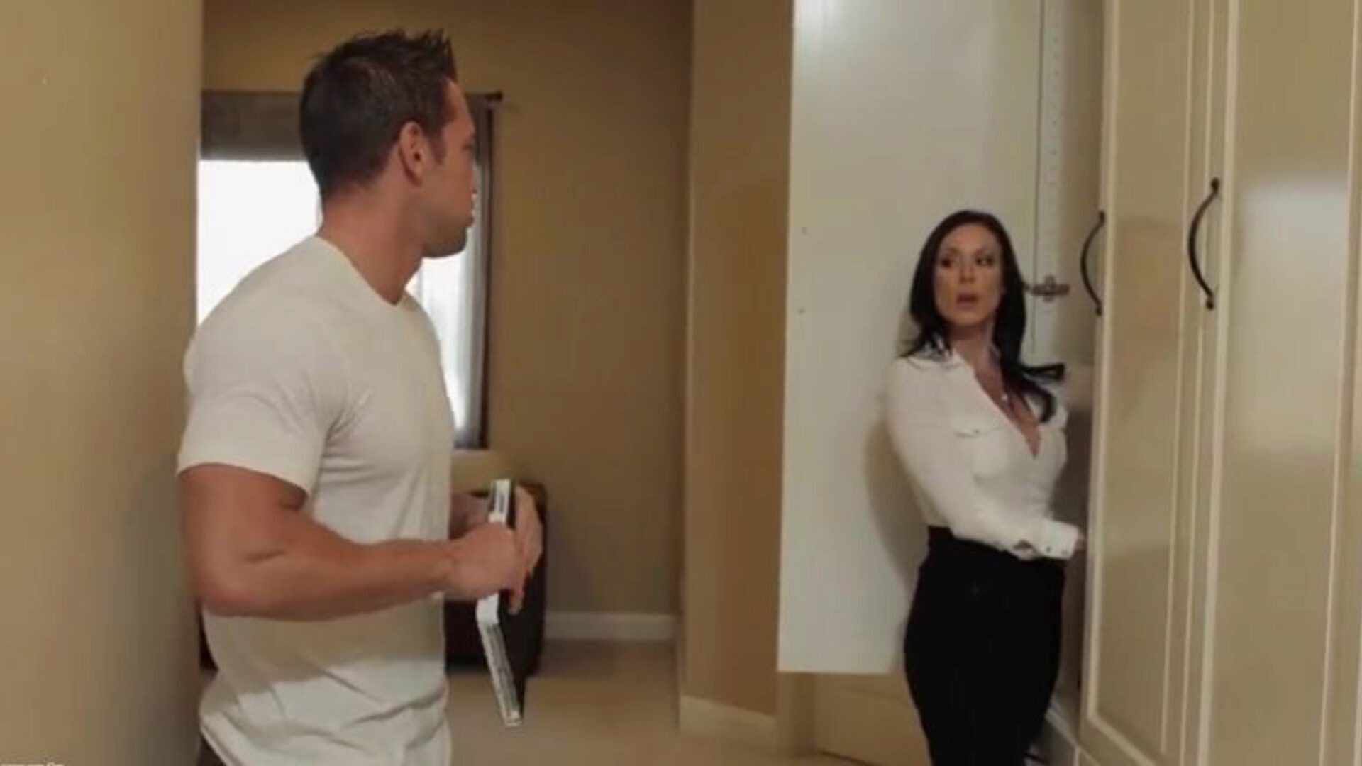 Chesty mom Kendra Craving acquires facial